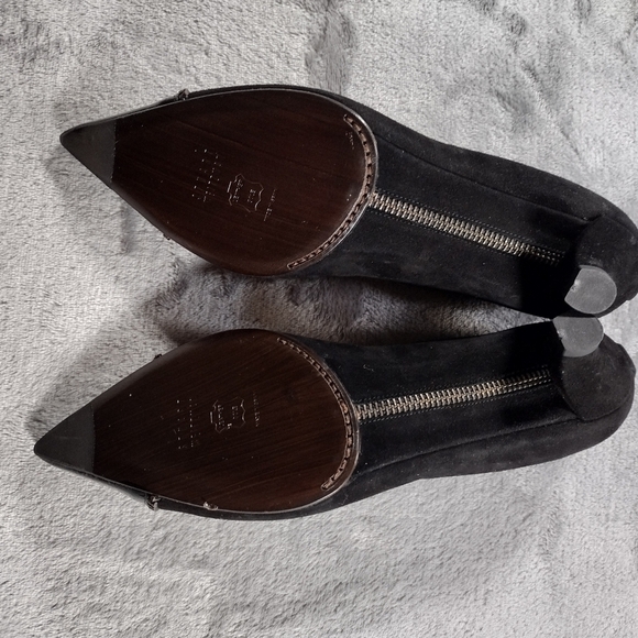 Stuart Weitzman Black Suede pointed patent leather toe with zipper detailing 6.5 - Picture 5 of 8